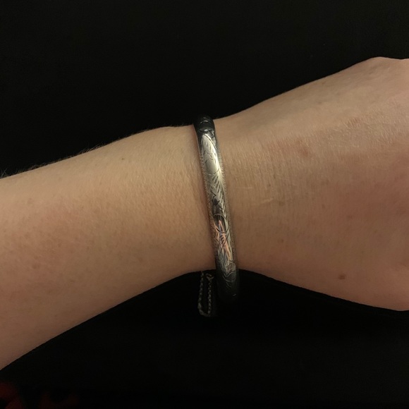 Silver bangle bracelet - Picture 6 of 9